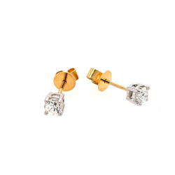 Pre Owned 18ct Diamond Stud Earrings ZU603